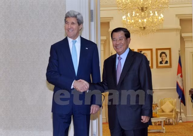 柬埔寨首相洪森会见美国国务卿克里 ảnh 1
