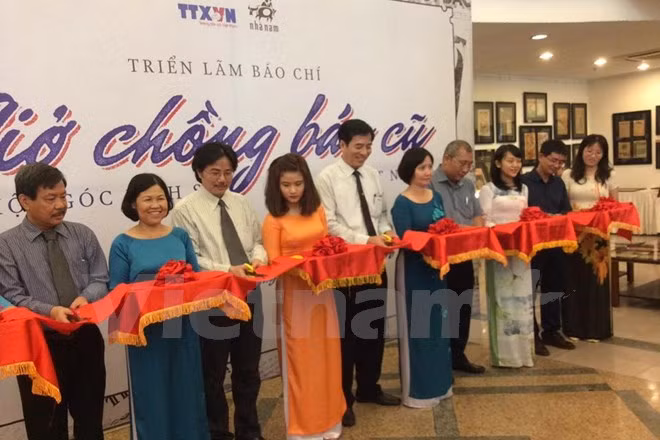 “翻开旧报纸掀开越南新闻行业历史的一角”展会在胡志明市举行 ảnh 1