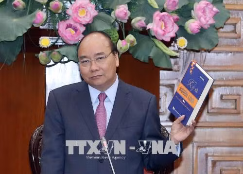 越南政府总理阮春福会见《军人记忆选集》编撰指导委员会 ảnh 1 越南政府总理阮春福会见《军人记忆选集》编撰指导委员会 ảnh 1
