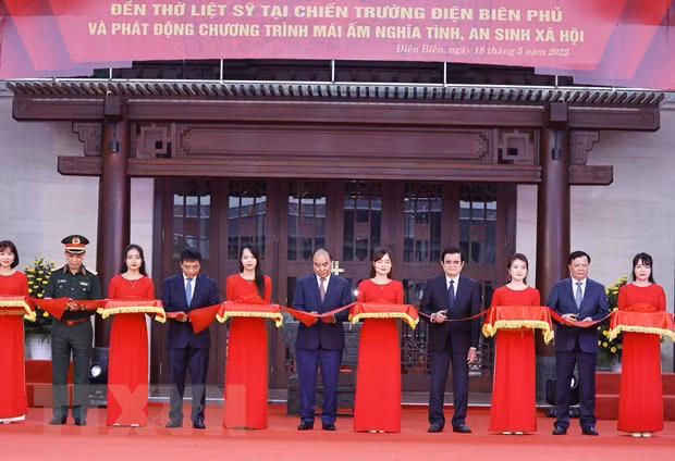 国家主席阮春福出席奠边府战场烈士祠堂落成典礼 ảnh 1
