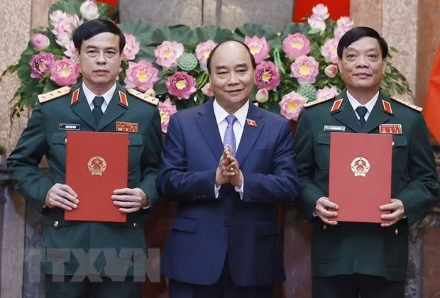 越南国家主席向晋衔上将军官颁发命令状 ảnh 1 越南国家主席向晋衔上将军官颁发命令状 ảnh 1