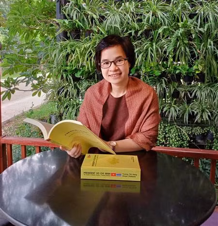 胡志明主席诞辰132周年:越南女博士向泰国读者传播胡伯伯思想 ảnh 2 胡志明主席诞辰132周年:越南女博士向泰国读者传播胡伯伯思想 ảnh 2