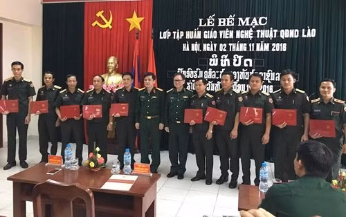 老挝人民军队艺术讲师培训班圆满结束 ảnh 1