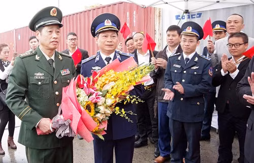 中国海警46305舰开始对越南海防市进行访问 ảnh 1
