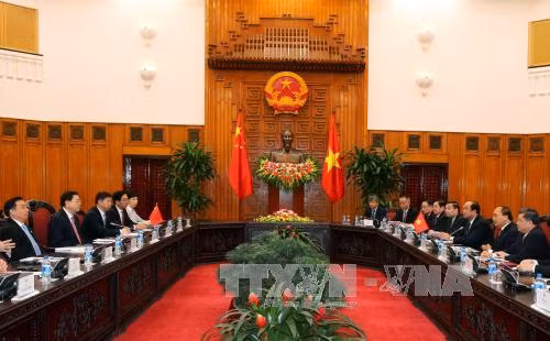 越南政府总理阮春福会见中国全国人大常委会委员长张德江 ảnh 1
