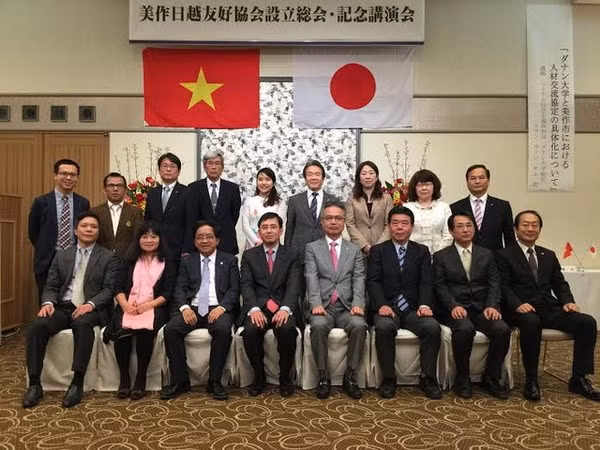 越南经济与文化推介研讨会在日本美作市举行 ảnh 1