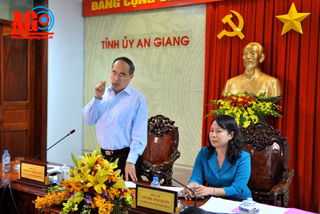 越南祖国阵线中央委员会主席阮善仁赴安江省调研 ảnh 1 越南祖国阵线中央委员会主席阮善仁赴安江省调研 ảnh 1