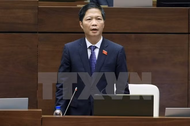 越南第十四届国会第二次会议：工商部长陈俊英就国会代表提出的若干热点问题予以解答 ảnh 1