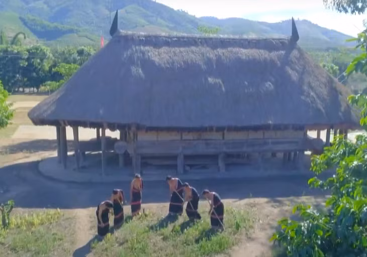 昆嵩省耶特阳族同胞独特的塔乐笛 ảnh 1