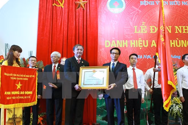 越南友谊医院荣获“劳动英雄”称号 ảnh 2