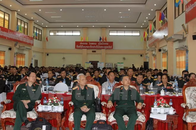 第4次越老军医科学会议在老挝举行 ảnh 1