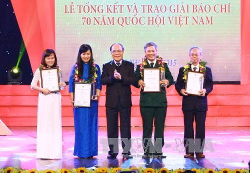 越南国会成立70周年新闻奖揭晓 ảnh 1