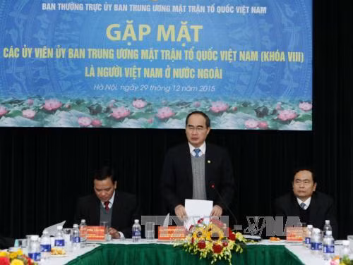 阮善仁主席亲切会见越南祖国阵线第八届中央委员会海外越侨委员 ảnh 1