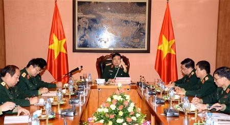 越南国防部长冯光青大将与中国国防部长常万全上将举行电话会谈 ảnh 1