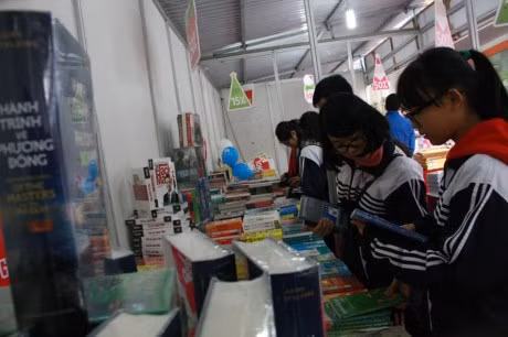 圣诞图书节——河内2015年圣诞节具有意义的文化活动 ảnh 1