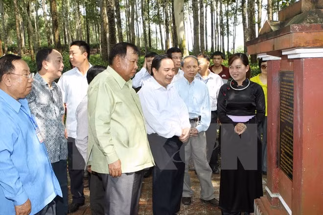 “沿着凯山·丰威汉足迹”活动即将在越南举行 ảnh 1