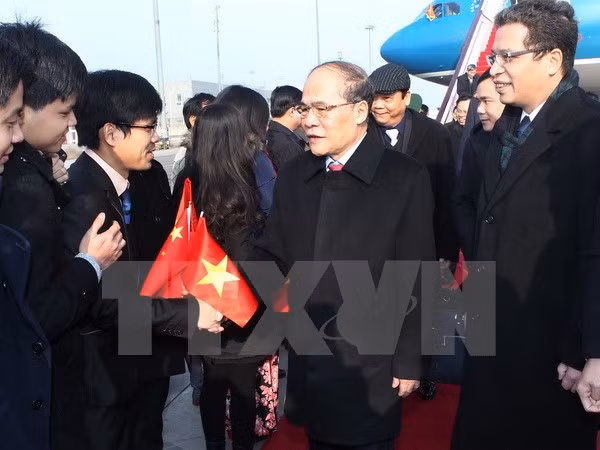 越南国会主席阮生雄到达北京开始对华进行正式友好访问 ảnh 1 越南国会主席阮生雄到达北京开始对华进行正式友好访问 ảnh 1