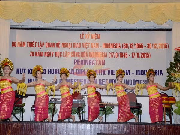 越南领导人致贺函庆祝越印建交60周年 ảnh 1