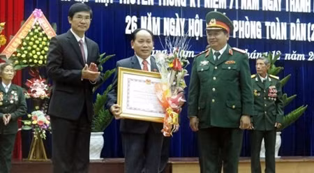 越南各地纷纷举行庆祝越南人民军建军71周年活动 ảnh 1 越南各地纷纷举行庆祝越南人民军建军71周年活动 ảnh 1