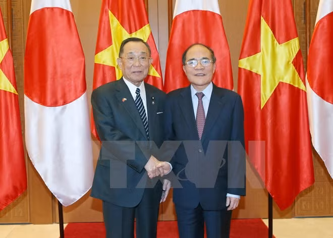 越南国会主席阮生雄同日本参议院议长山崎正昭举行会谈 ảnh 1 越南国会主席阮生雄同日本参议院议长山崎正昭举行会谈 ảnh 1
