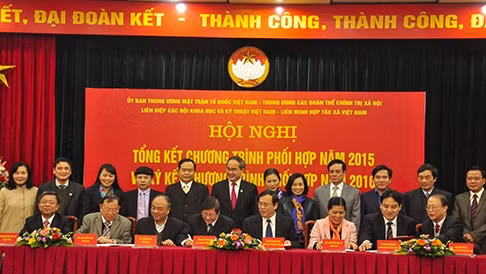 发挥越南祖国阵线中央委员会和各政治社会团体执委会的政治联盟和自愿性联合会作用 ảnh 1