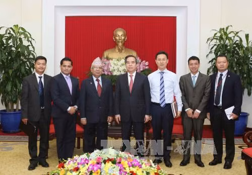 越共中央经济部部长阮文平会见尼泊尔共产党(联合马列)代表团 ảnh 2 越共中央经济部部长阮文平会见尼泊尔共产党(联合马列)代表团 ảnh 2