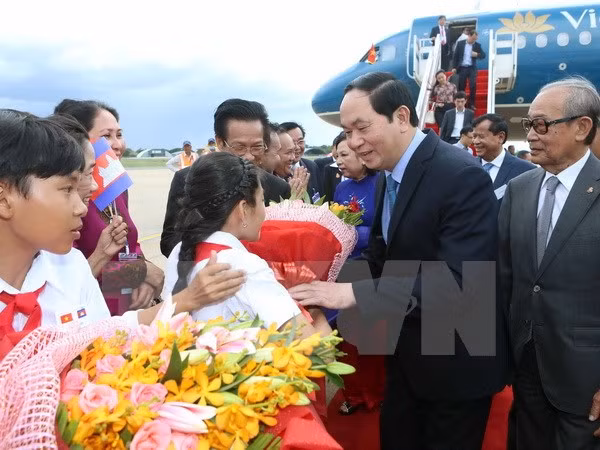 越南国家主席陈大光抵达金边开始对柬埔寨进行国事访问 ảnh 1 越南国家主席陈大光抵达金边开始对柬埔寨进行国事访问 ảnh 1