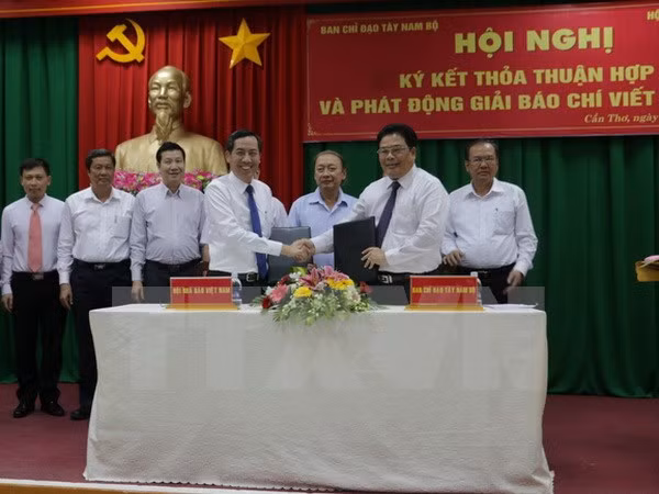 越南西南部指委会同越南新闻工作者协会加强信息合作 ảnh 1