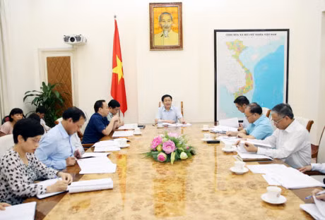 越南政府副总理王廷惠：大力推进公共投资项目资金到位 ảnh 1