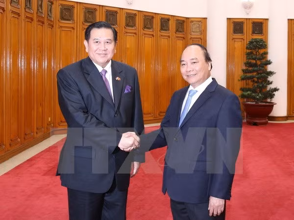 越南政府总理阮春福会见泰国副总理塔纳萨 ảnh 1