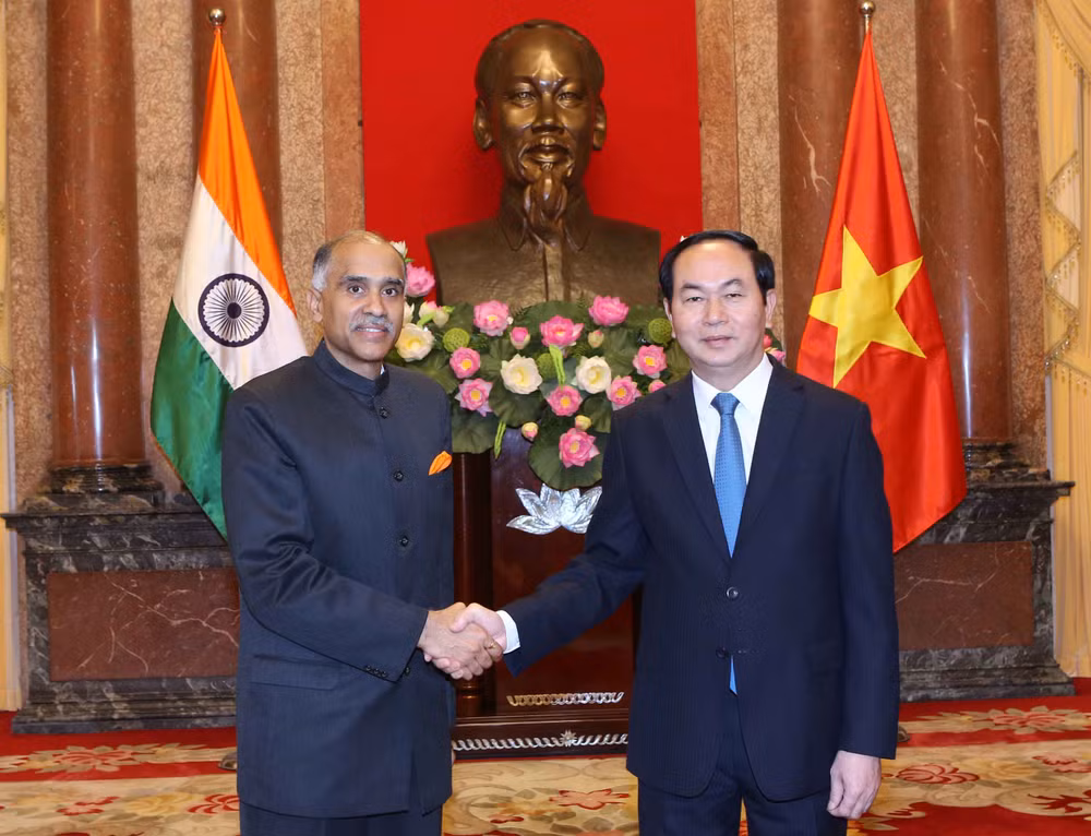越南国家主席陈大光会见前来递交国书的各国新任驻越大使 ảnh 1 越南国家主席陈大光会见前来递交国书的各国新任驻越大使 ảnh 1