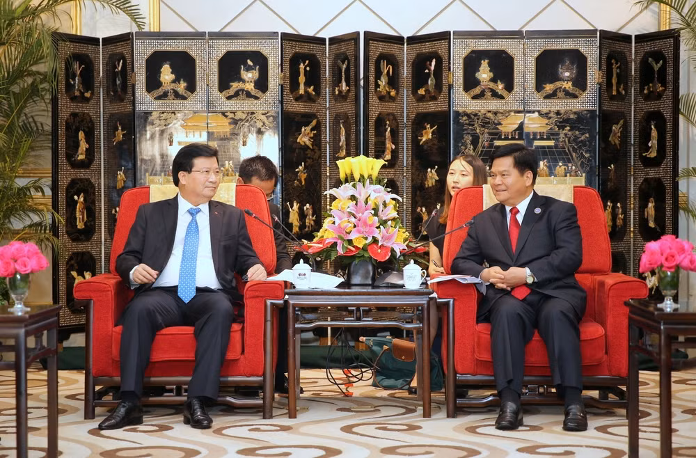 越南政府副总理郑廷勇会见中共云南省省委书记李纪恒 ảnh 1 越南政府副总理郑廷勇会见中共云南省省委书记李纪恒 ảnh 1