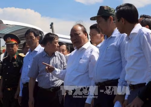 阮春福总理视察沉船事故现场 指示尽最大努力搜救 ảnh 1