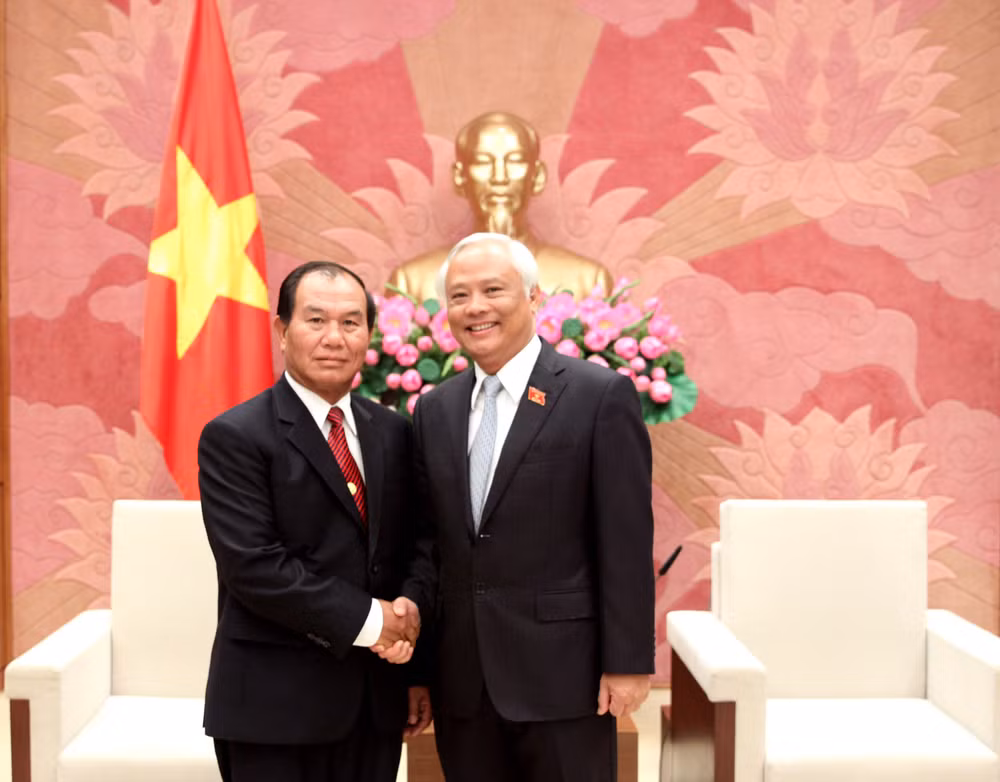 越南国会副主席汪周刘会见老挝司法部长塞西•桑迪冯 ảnh 1 越南国会副主席汪周刘会见老挝司法部长塞西•桑迪冯 ảnh 1