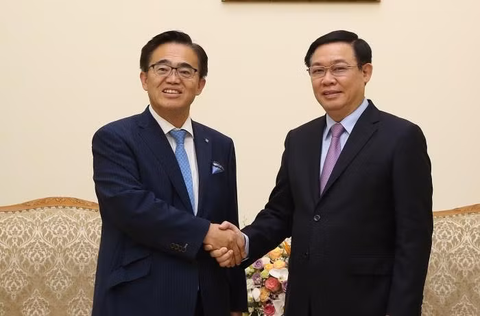 越南政府副总理王廷惠会见日本爱知县知事大村秀章 ảnh 1