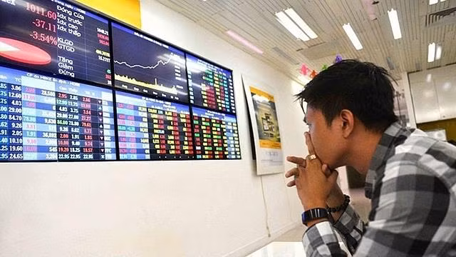 越南股市：越南指数接近990点大关 ảnh 1