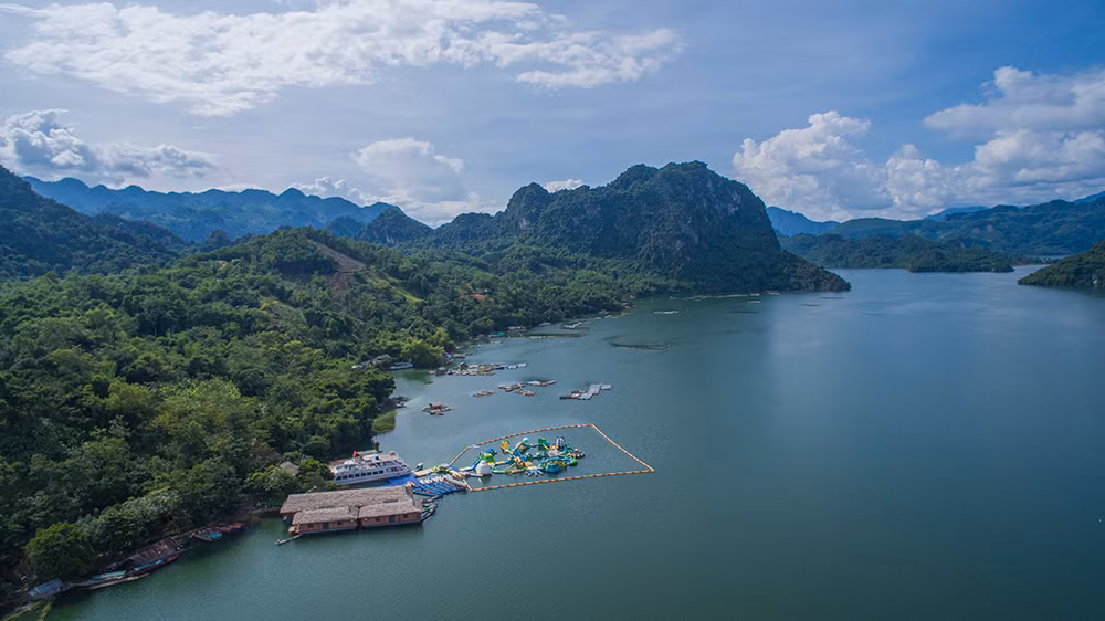 和平省采取措施把和平水库旅游区的潜力充分发挥出来 ảnh 1