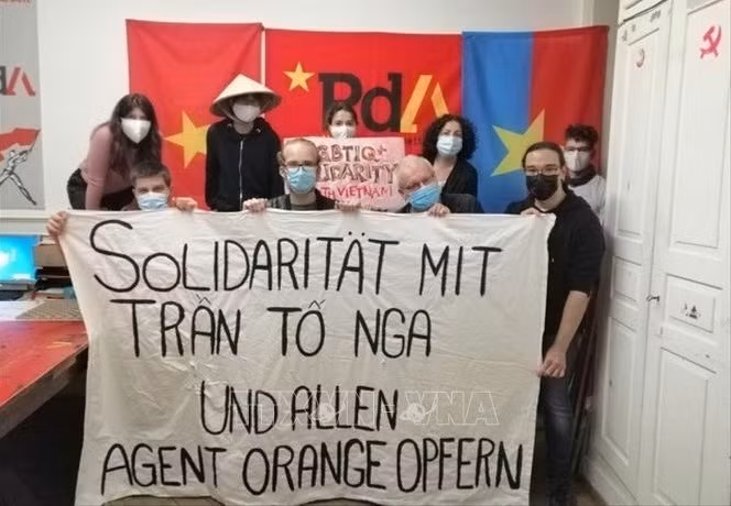 瑞士劳动党声援越南橙毒剂/二恶英受害者 ảnh 1