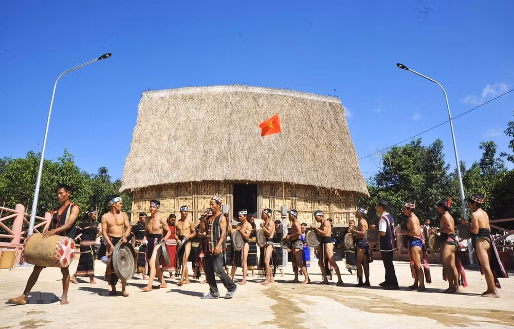 勒占庆：痴迷民族乐器的嘉莱族小伙 ảnh 1