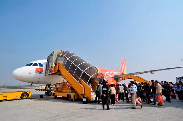 越捷航空公司开通河内市飞往富安省绥和市航线 ảnh 1