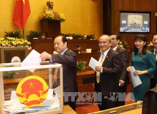 越南国会批准任命政府3位副总理和18位部长及其他成员职务 ảnh 1