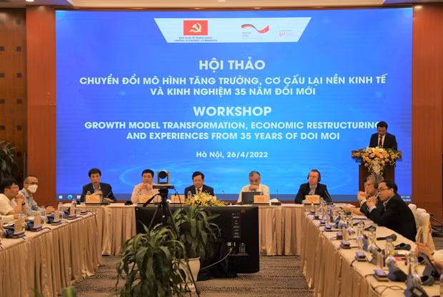 经济专家：经济结构调整要考虑市场的地位 ảnh 2