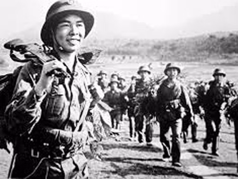 用歌声鼓励军民奋勇前进的文艺战士 ảnh 1