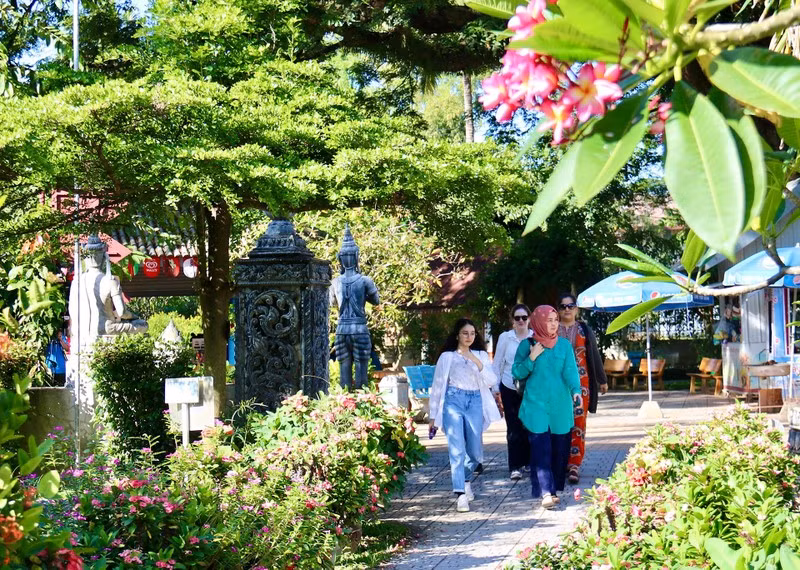 2023年第一季度老挝接国际游客超过80万人次 ảnh 1