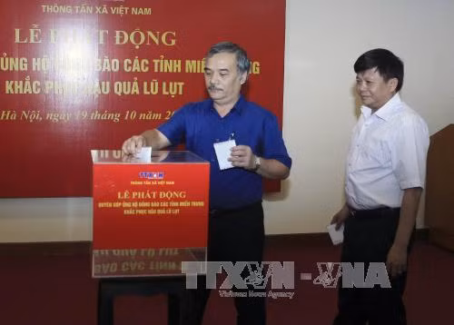 越南全国心系中部地区灾民 ảnh 1