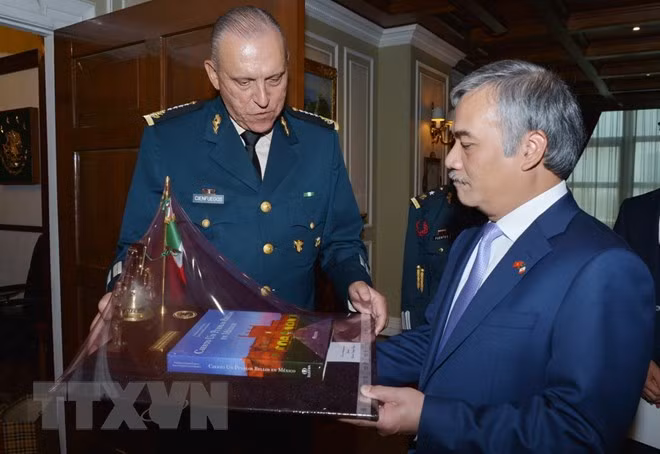 墨西哥国防部长：越南在建国卫国事业中为墨西哥树立了榜样 ảnh 2