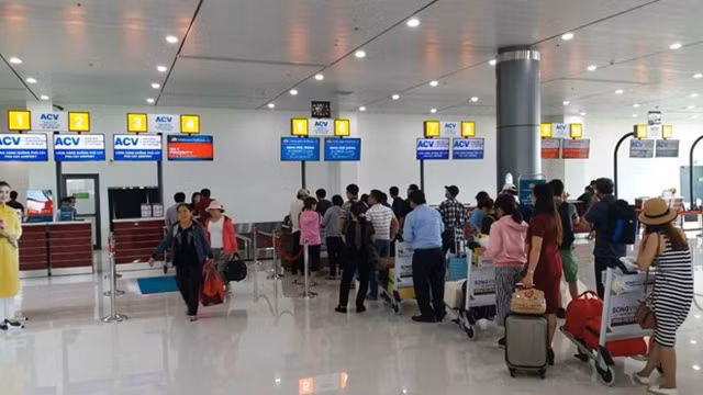 越南平定省归仁市浮吉机场新航站楼正式投入运营 ảnh 1
