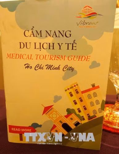越南《胡志明市医疗旅游指南》越英版正式亮相 ảnh 1