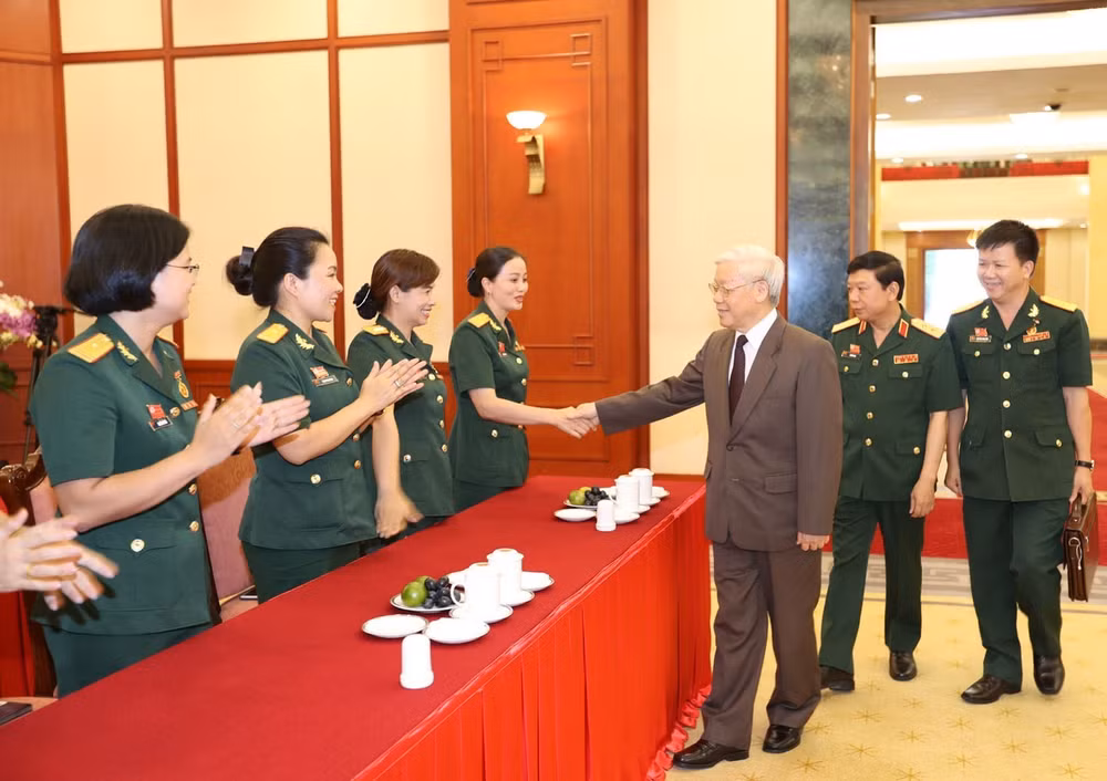 阮富仲：在反腐败反浪费斗争中，军队应发挥模范带头作用 ảnh 2