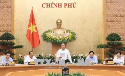 阮春福：政府成员和各部门领导需履职尽责 务实工作 ảnh 1